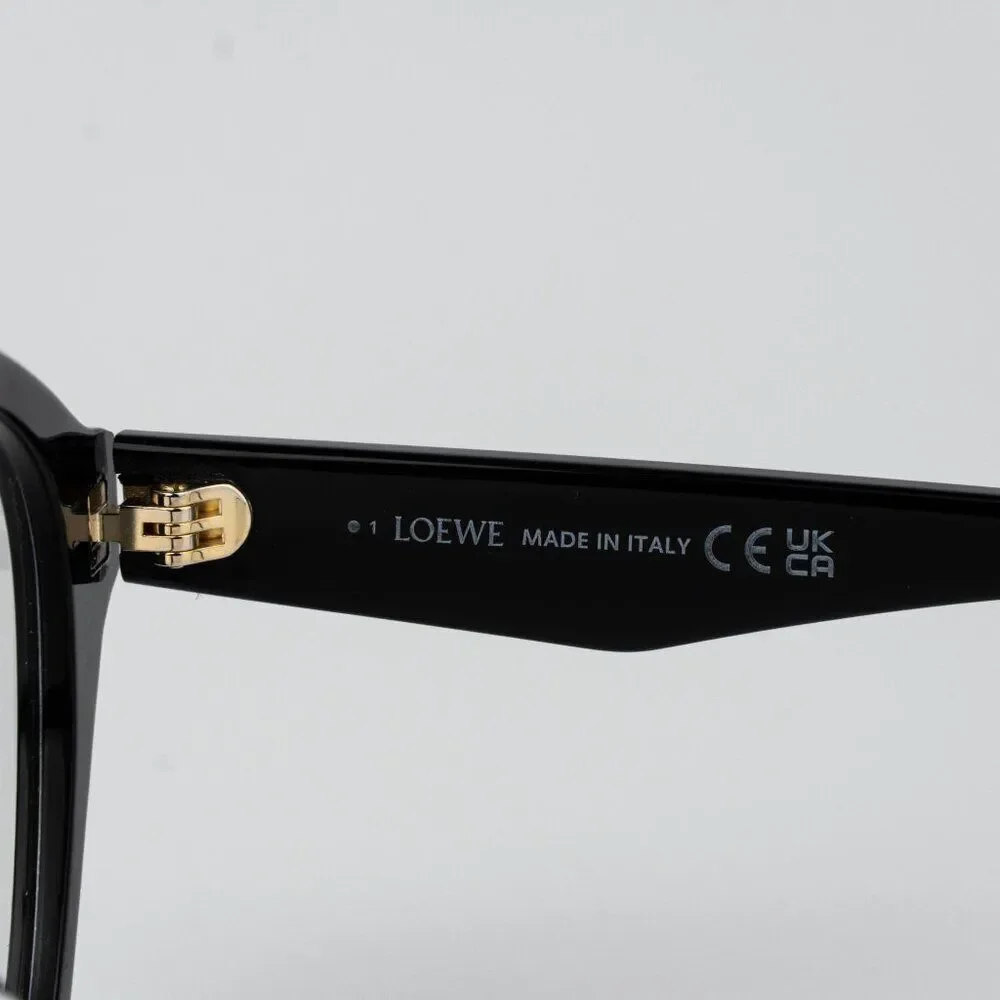 Loewe curvy women